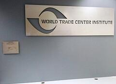 新世界贸易中心学院标志