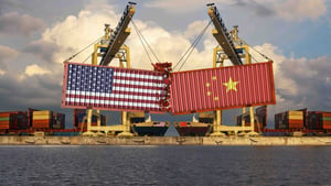 US_China_Flags_On_colliding_shipping_Containers